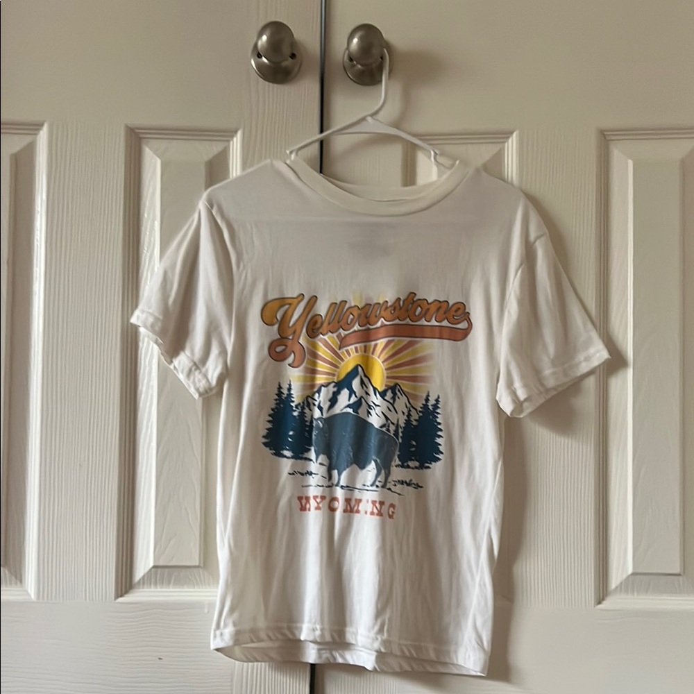 RARELY WORN Yellowstone Women’s Graphic T-Shirt - White